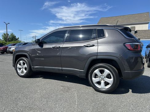 Used 2019 Jeep Compass Latitude w/ Popular Equipment Group AWD/4WD image 6