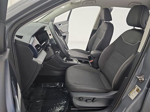 Used 2024 Volkswagen Taos SE image 23