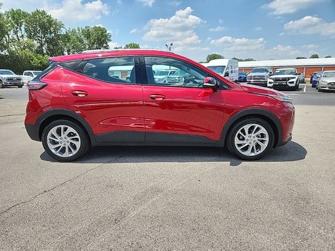 Used 2023 Chevrolet Bolt EUV LT w/ Comfort Package FWD image 4