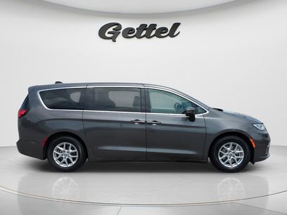 Used 2023 Chrysler Pacifica Touring-L