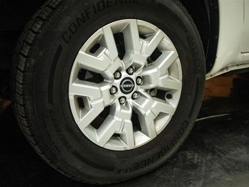 Used 2024 Nissan Frontier SV w/ SV Convenience Package AWD/4WD image 3