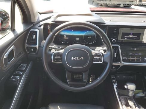 Certified 2023 Kia Sorento SX Prestige AWD/4WD image 12