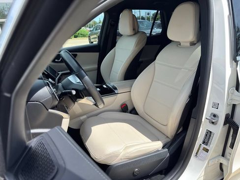 Used 2024 Mercedes-Benz GLC 300 4MATIC image 5