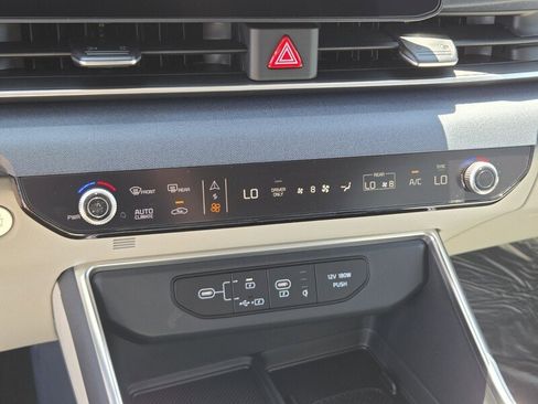 New 2026 Kia Carnival EX image 14