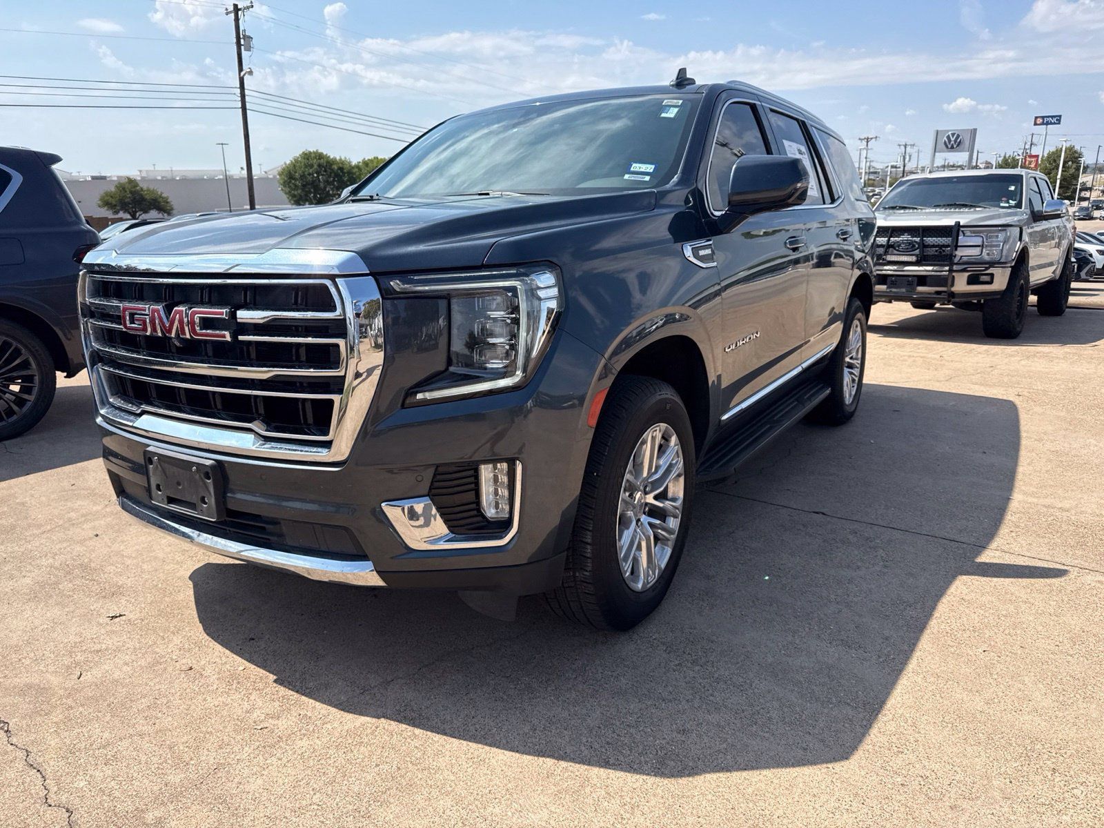 Used 2021 GMC Yukon SLT w/ Rear Media and Nav Package AWD/4WD image 3