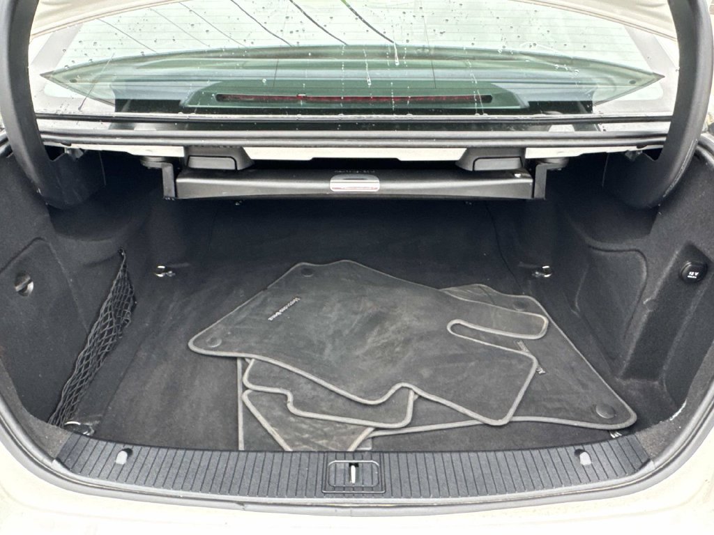 Used 2016 Mercedes-Benz E 400 Sedan image 9