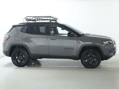 Used 2023 Jeep Compass Trailhawk w/ Trailhawk Convenience Group AWD/4WD image 11