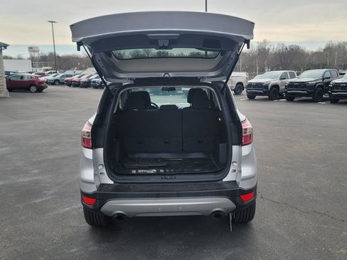 Used 2017 Ford Escape SE w/ Equipment Group 201A image 6