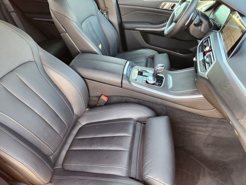 Used 2022 BMW X5 xDrive40i w/ M Sport Package AWD/4WD image 6