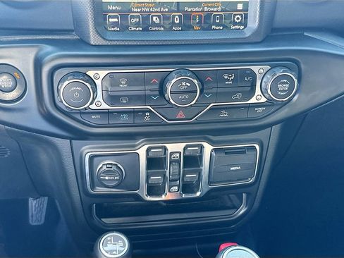 Used 2022 Jeep Wrangler Unlimited Sahara image 17