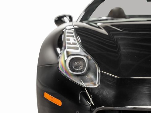 Used 2015 Ferrari California T image 9