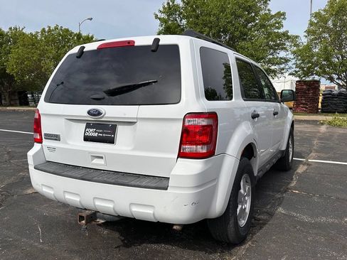 Used 2011 Ford Escape XLT AWD/4WD image 4