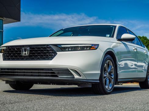 Used 2023 Honda Accord EX image 8
