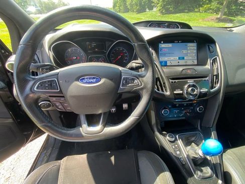 Used 2017 Ford Focus RS AWD/4WD image 9