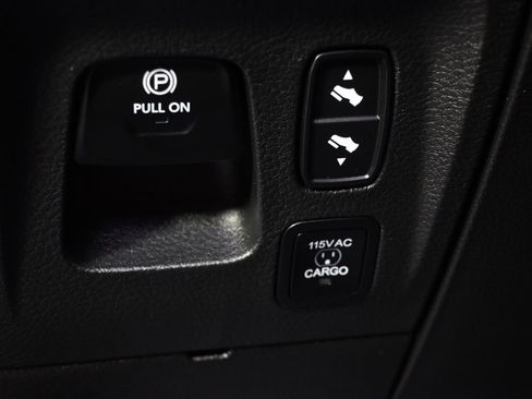 Used 2024 RAM 1500 Laramie AWD/4WD image 25