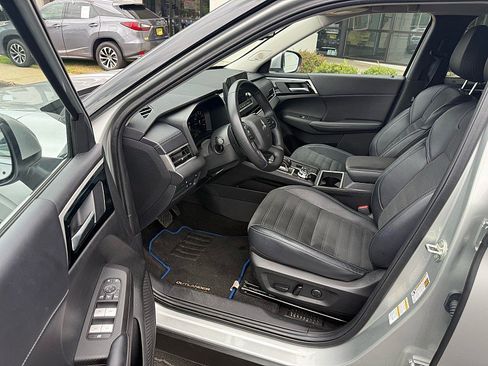 Used 2024 Mitsubishi Outlander SE AWD/4WD image 8