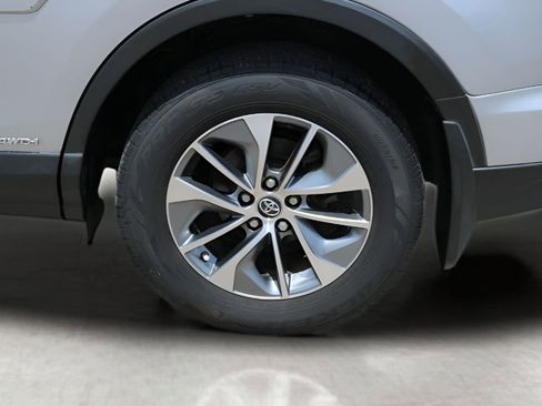 Used 2017 Toyota RAV4 XLE AWD/4WD image 9
