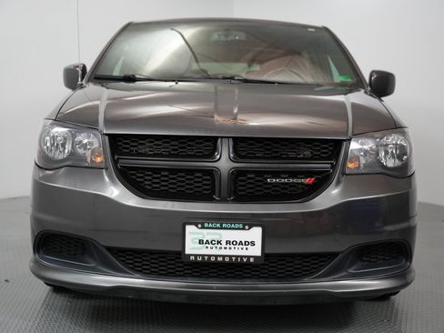 Used 2015 Dodge Grand Caravan SE image 2
