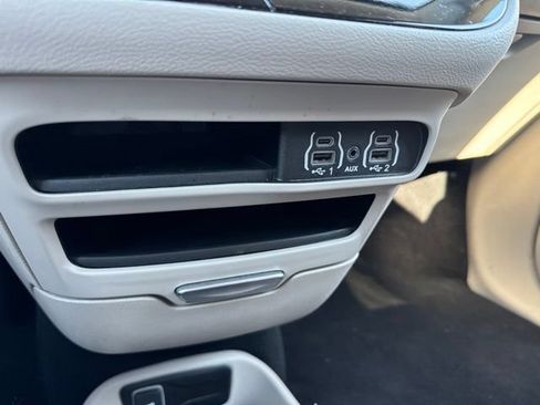 Used 2023 Chrysler Pacifica Touring-L FWD image 21