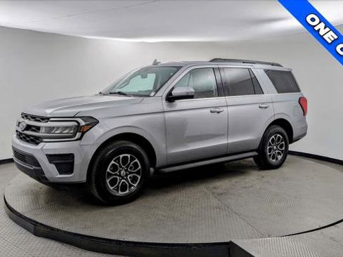 Used 2024 Ford Expedition XLT image 2