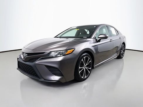 Certified 2020 Toyota Camry SE FWD image 3