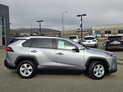 Used 2019 Toyota RAV4 XLE image 3