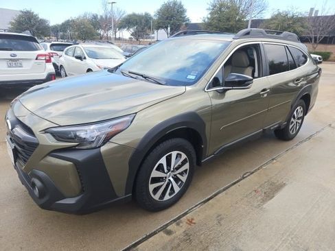 Used 2025 Subaru Outback Premium image 6