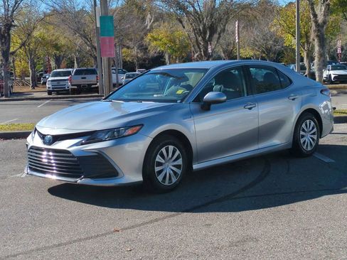 Certified 2021 Toyota Camry LE image 1