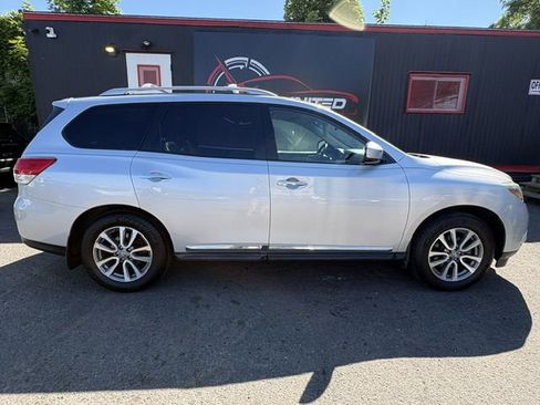 Used 2013 Nissan Pathfinder SL w/ SL Premium Pkg AWD/4WD image 2