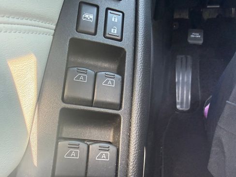 Used 2010 INFINITI G37 Convertible w/ Premium Pkg RWD image 3