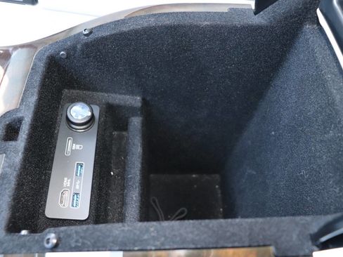 Used 2017 Land Rover Range Rover HSE image 42