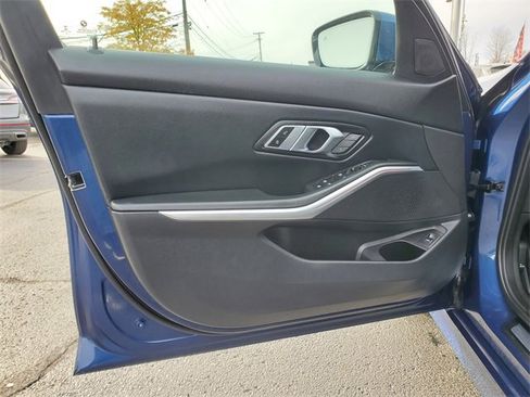 Used 2023 BMW 330i xDrive Sedan w/ Premium Package image 10