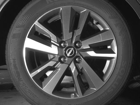 Used 2025 Nissan Versa SV FWD image 15