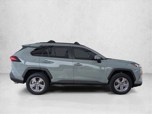 Used 2022 Toyota RAV4 XLE FWD image 4
