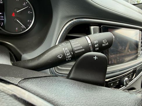 Used 2022 Buick Enclave Premium AWD/4WD image 29