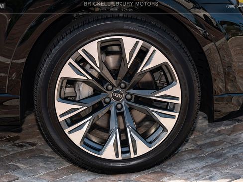 Used 2025 Audi Q8 Prestige image 40