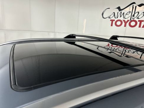 Used 2024 Toyota Highlander Platinum FWD image 11