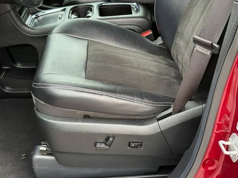 Used 2019 Dodge Grand Caravan SXT w/ Driver Convenience Group image 17