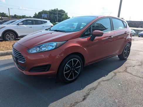 Used 2019 Ford Fiesta SE FWD image 3