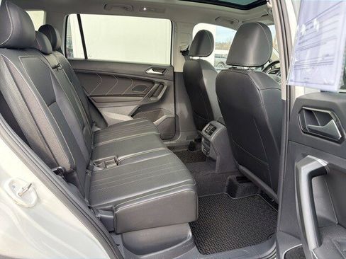 Used 2024 Volkswagen Tiguan SE image 45