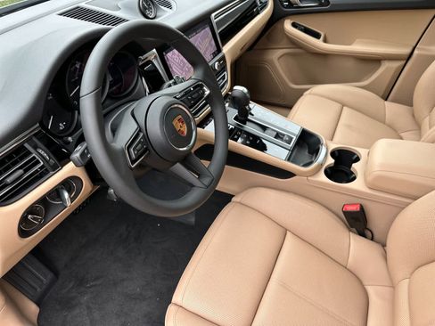 New 2026 Porsche Macan image 4