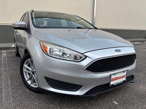 Used 2017 Ford Focus SE image 4