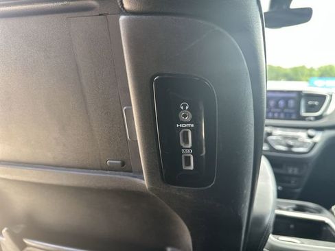 Used 2018 Chrysler Pacifica Limited w/ S Appearance Package FWD image 54