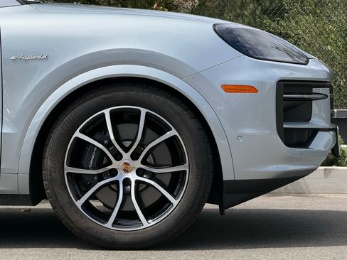 Used 2026 Porsche Cayenne E-Hybrid AWD/4WD image 12