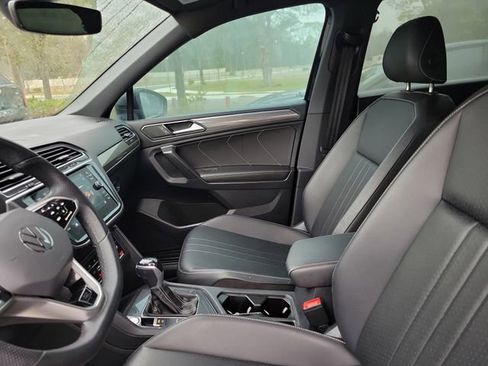 Used 2023 Volkswagen Tiguan SE R-Line image 13