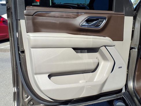 Used 2021 Chevrolet Suburban Z71 w/ Rear Media and Nav Package image 32