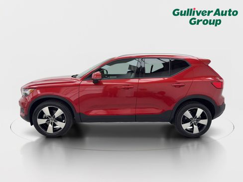 Used 2019 Volvo XC40 T4 Momentum image 3