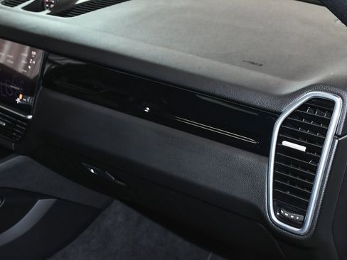 Used 2022 Porsche Cayenne Coupe image 60