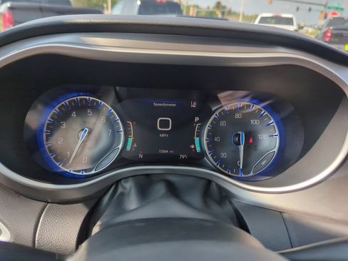 Used 2023 Chrysler Pacifica Touring-L FWD image 30