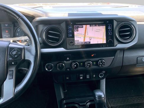 Used 2018 Toyota Tacoma TRD Off-Road AWD/4WD image 5